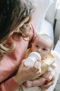 babynahrung muttermilch flüssigkeiten flughafen handgepäck